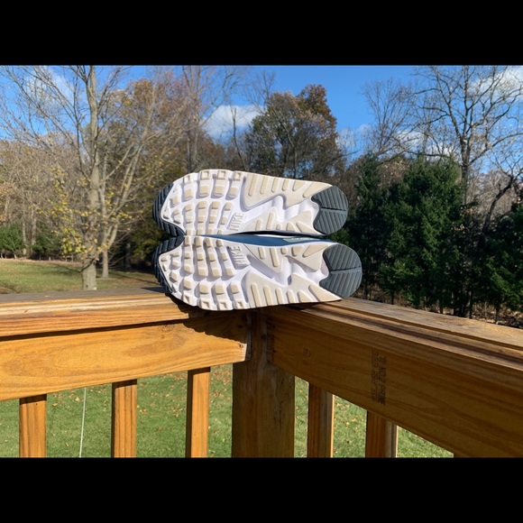 Nike Air Max 90s - Picture 5 of 9